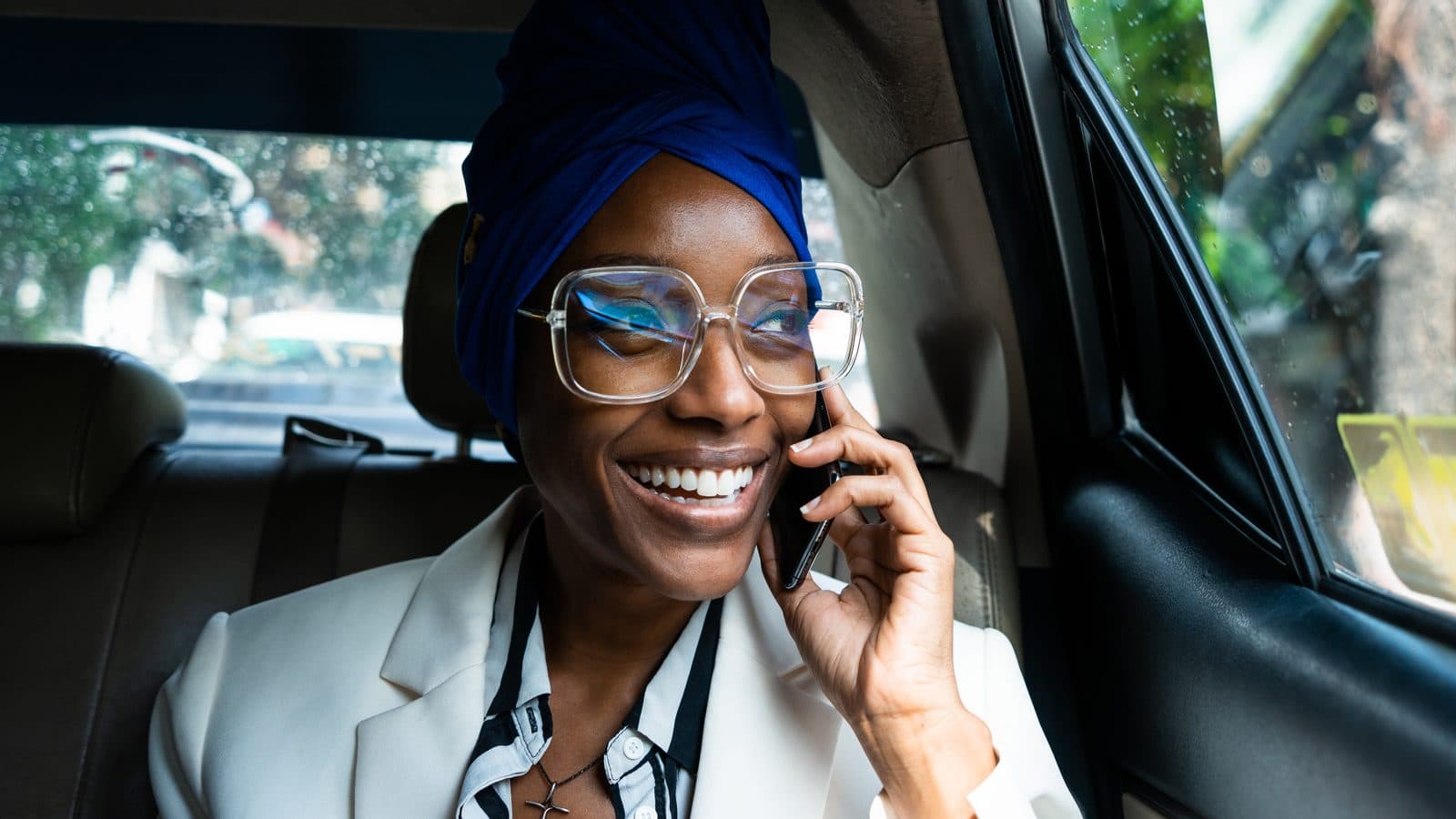 WopeCar renter on the phone, simple and transparent support