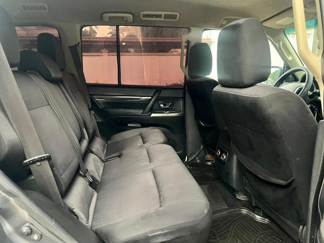 Mitsubishi Pajero — photo 11