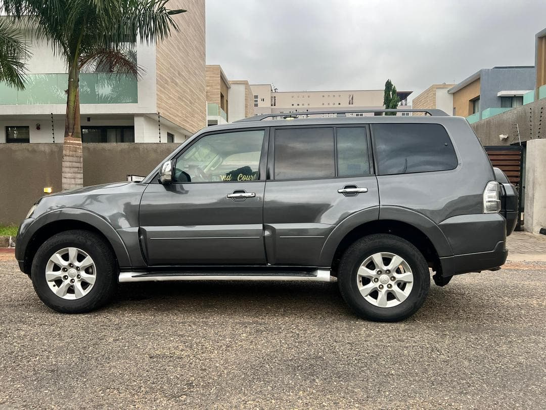 Mitsubishi Pajero — photo 4