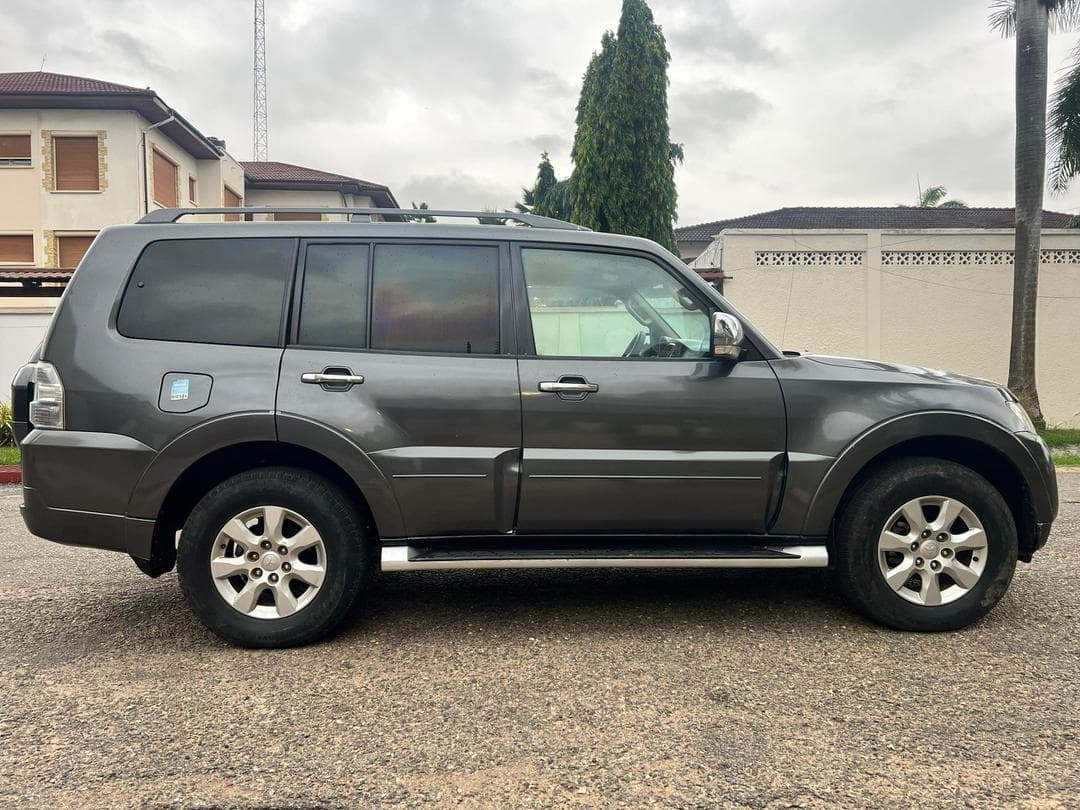 Mitsubishi Pajero — photo 8