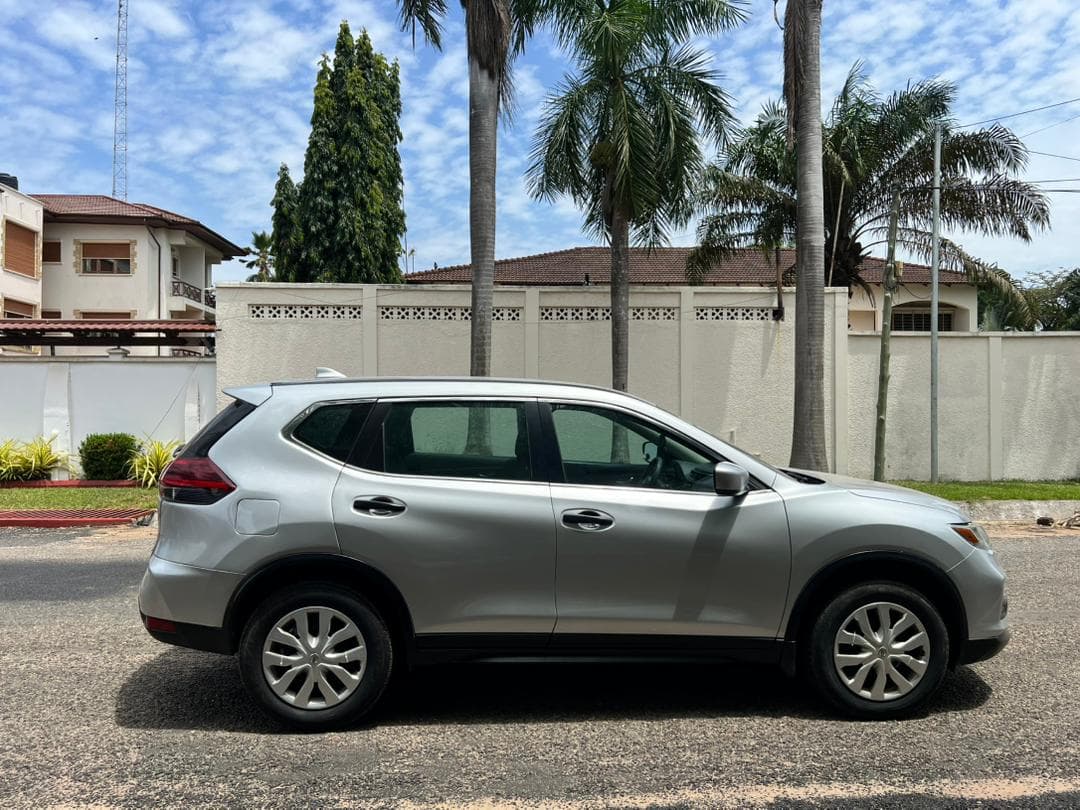 Nissan Rogue — photo 8