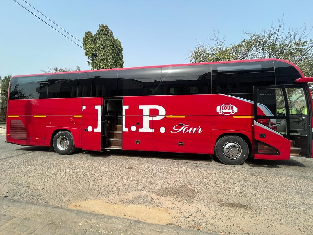 Yutong 50-Seater Bus — photo 1