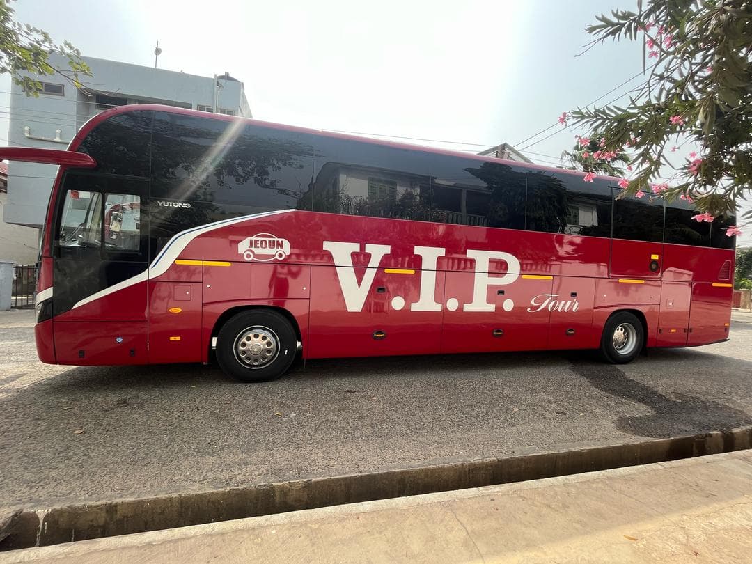 Yutong 50-Seater Bus — photo 2