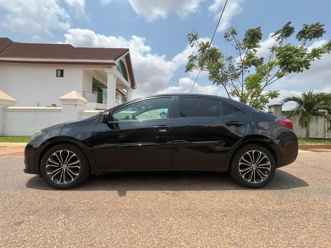 Toyota Corolla — photo 4