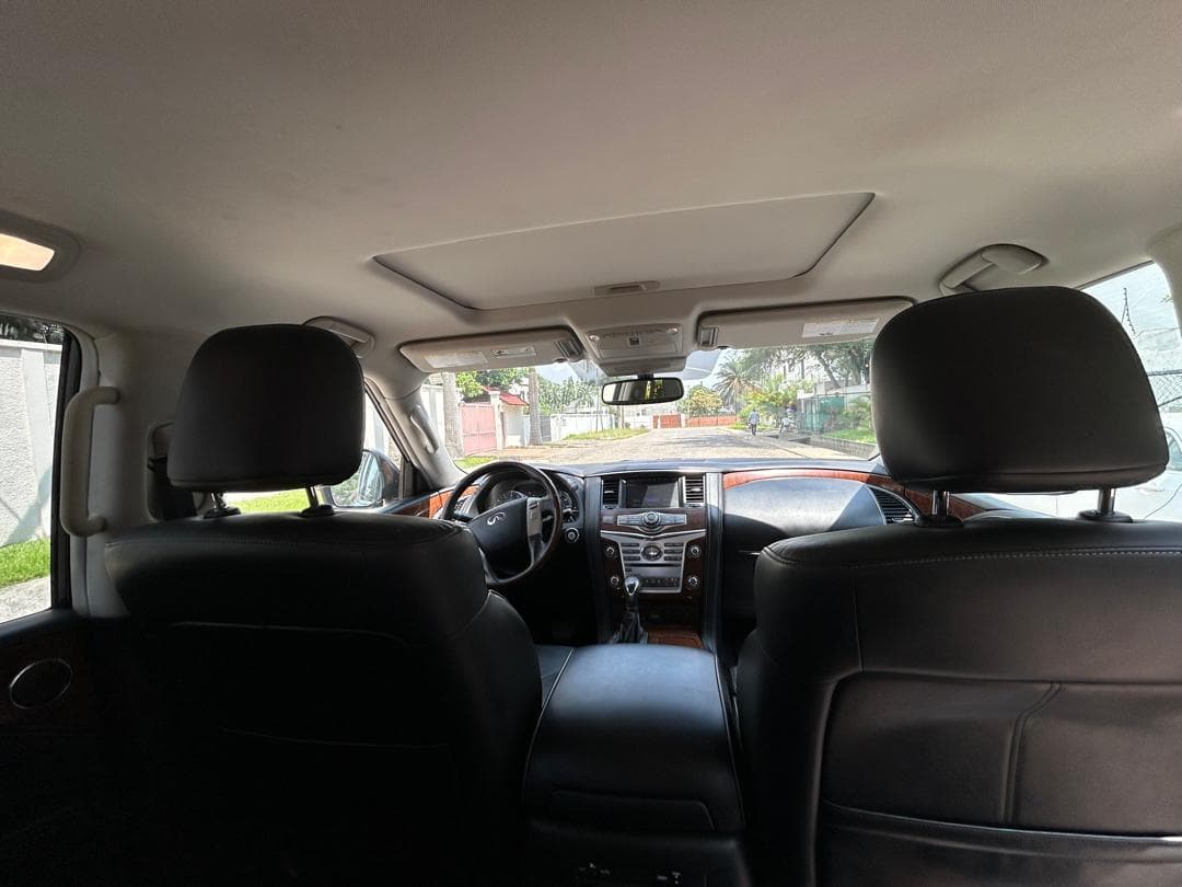 Infiniti QX80 — photo 13