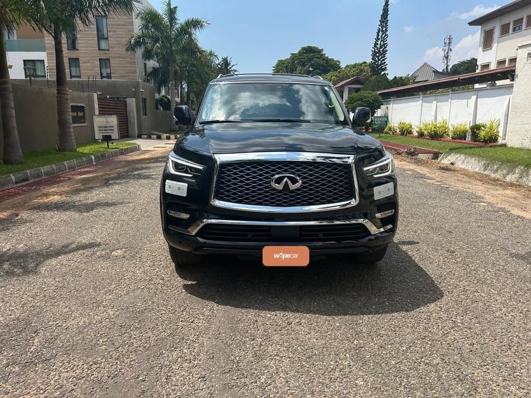 Infiniti QX80 — photo 2