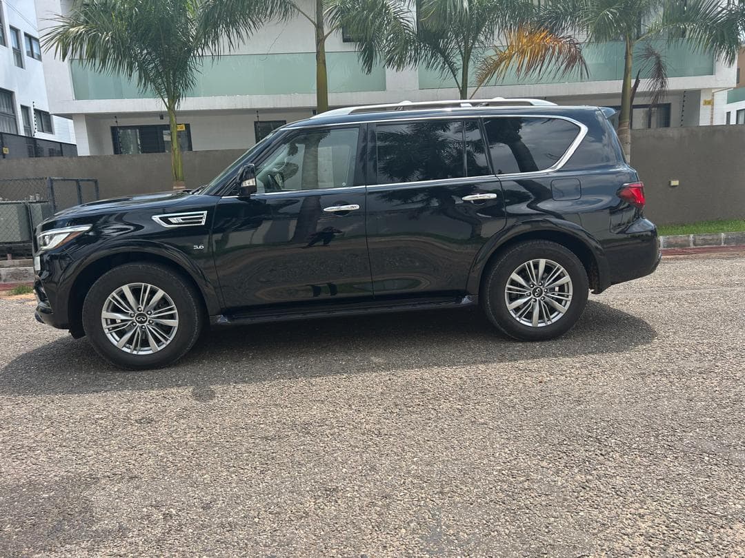 Infiniti QX80 — photo 4