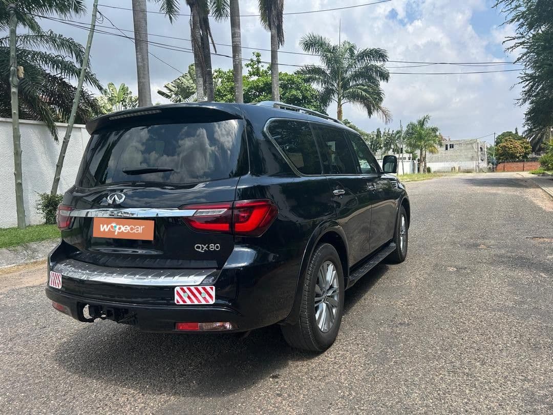 Infiniti QX80 — photo 7