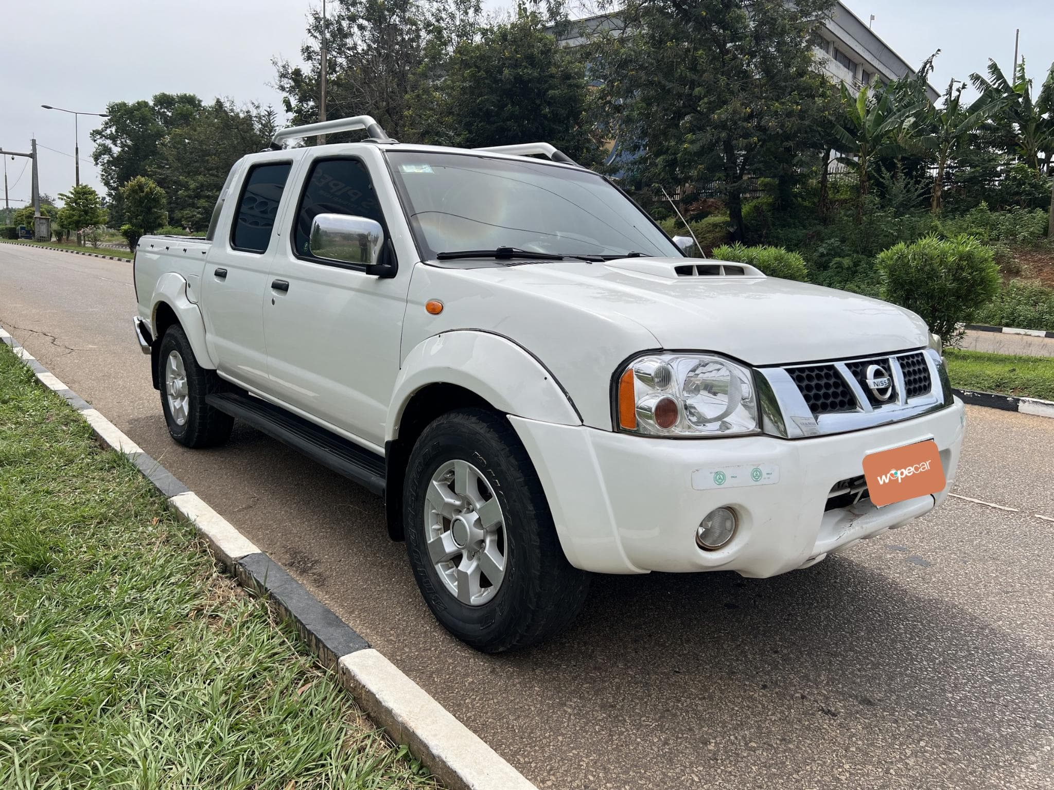 Nissan NP300 Hardbody — photo 1