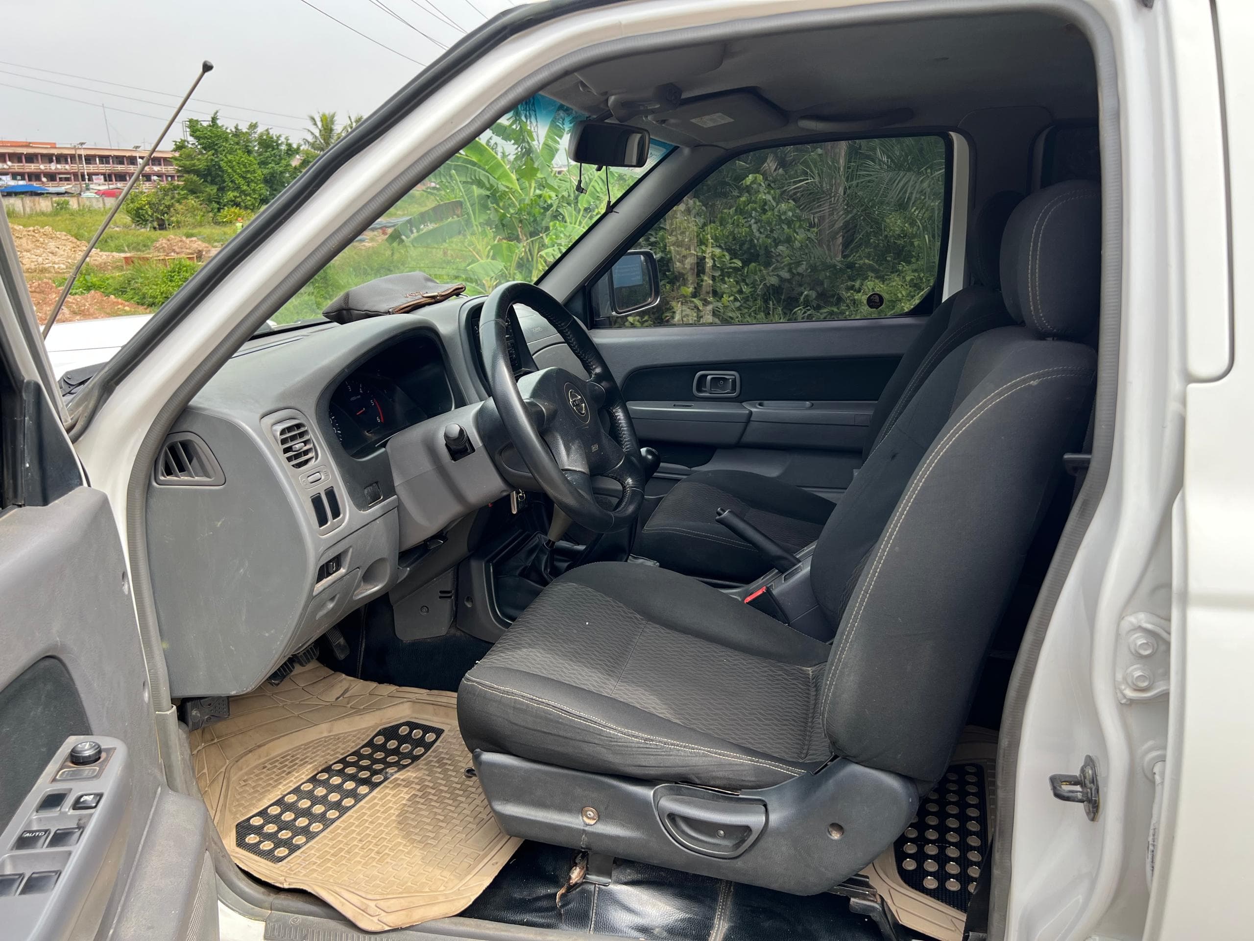 Nissan NP300 Hardbody — photo 11