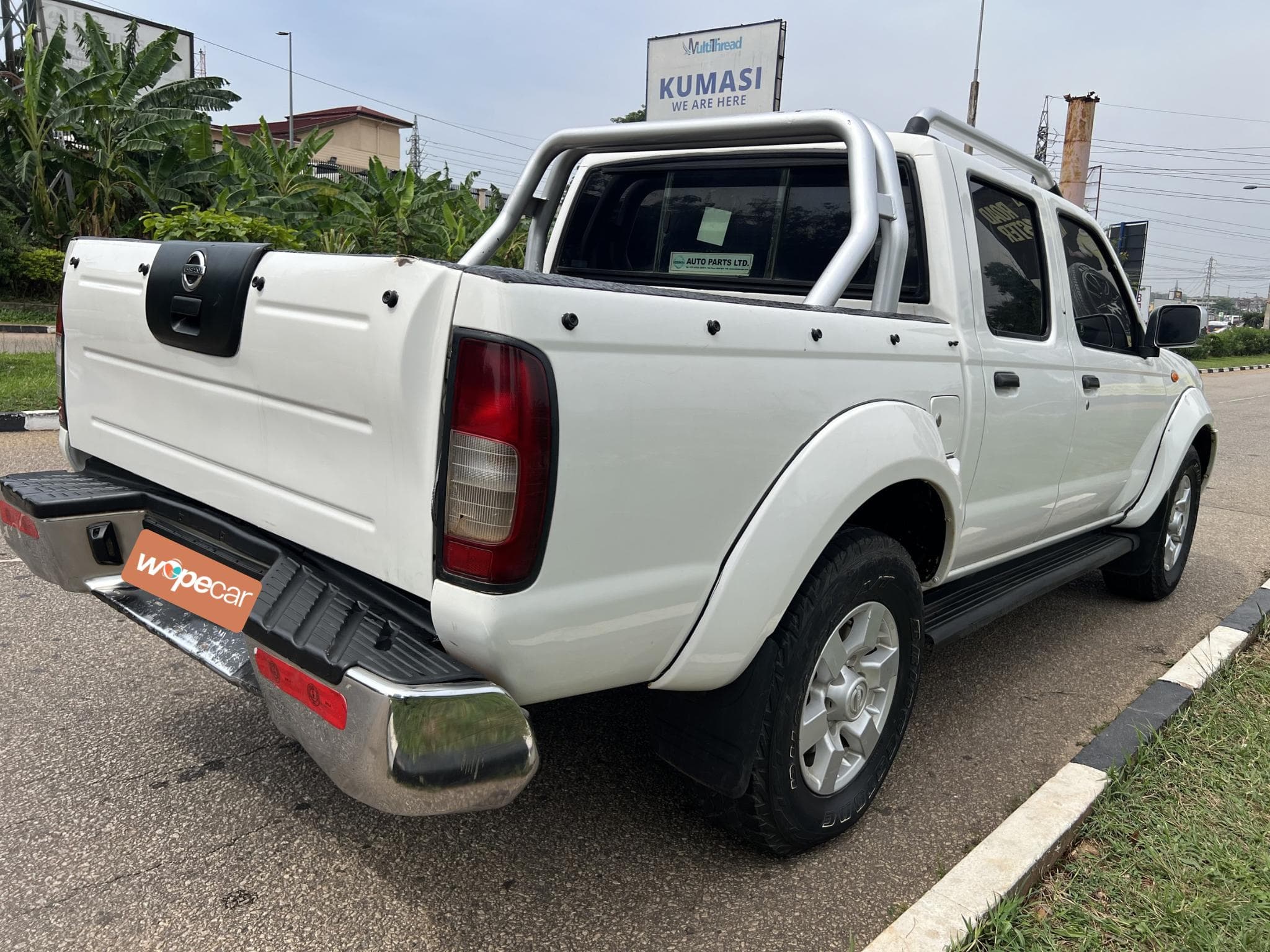 Nissan NP300 Hardbody — photo 7