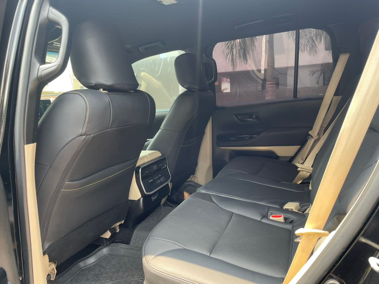 Toyota Land Cruiser V8 — photo 12