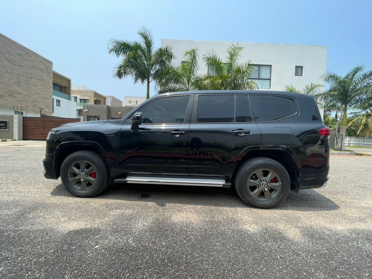 Toyota Land Cruiser V8 — photo 3