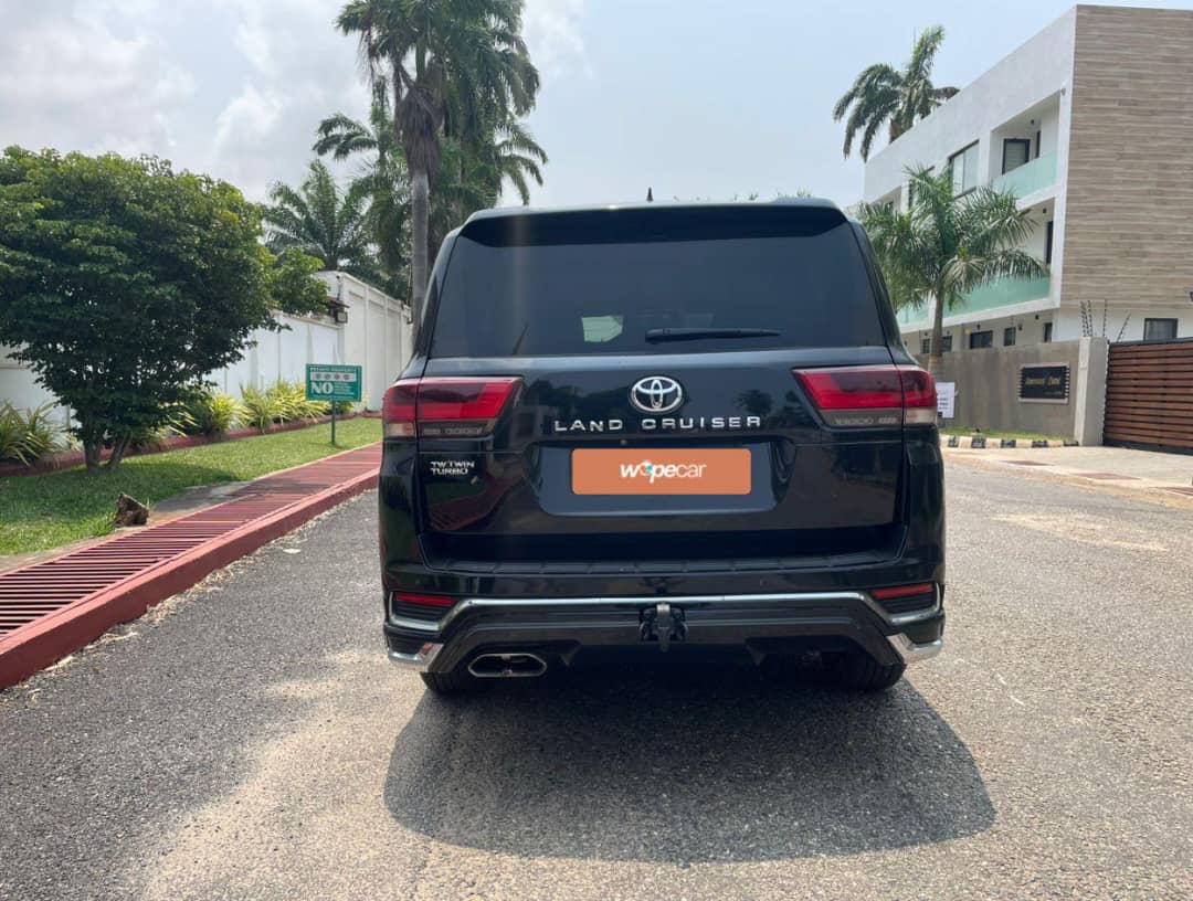 Toyota Land Cruiser V8 — photo 4