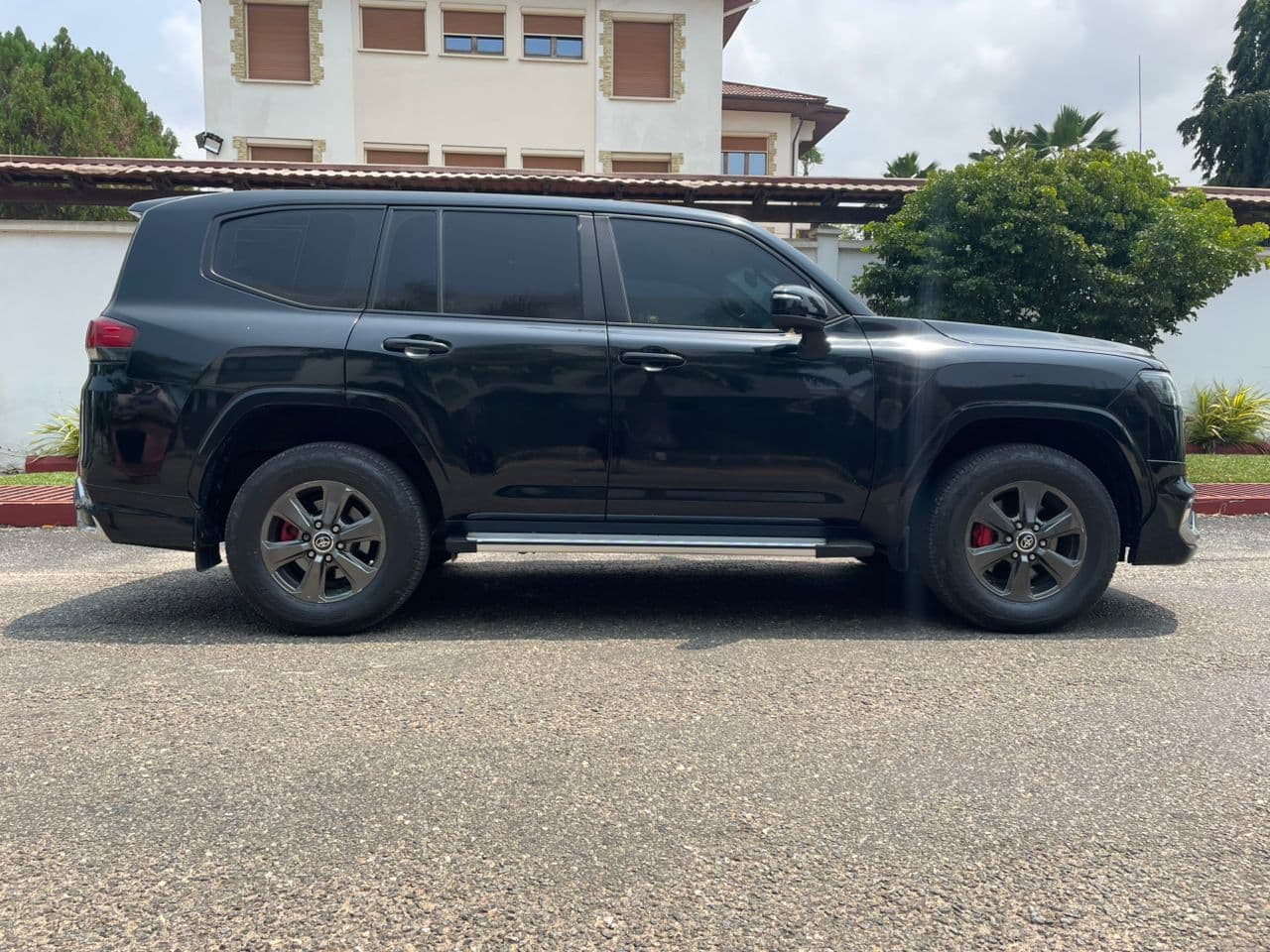 Toyota Land Cruiser V8 — photo 8