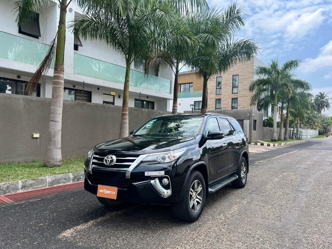 Toyota Fortuner — photo 3