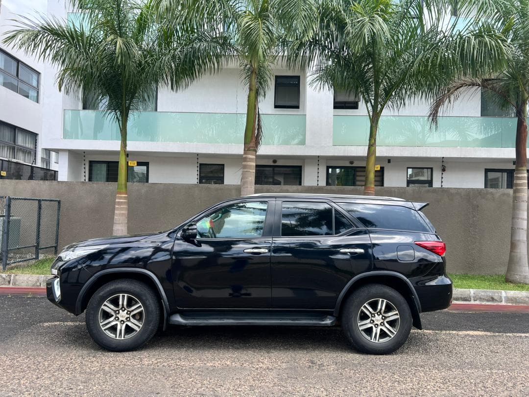 Toyota Fortuner — photo 4