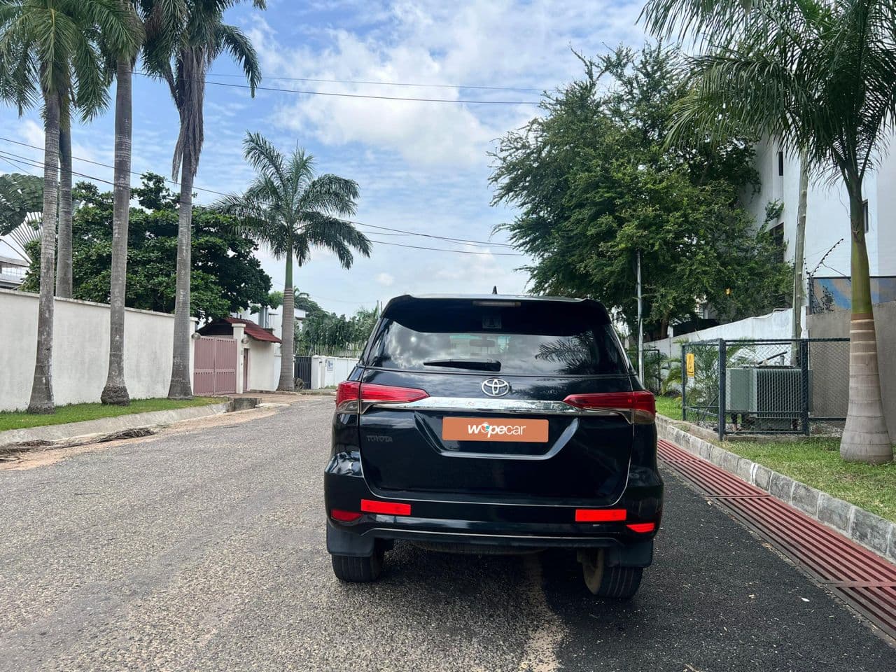 Toyota Fortuner — photo 6