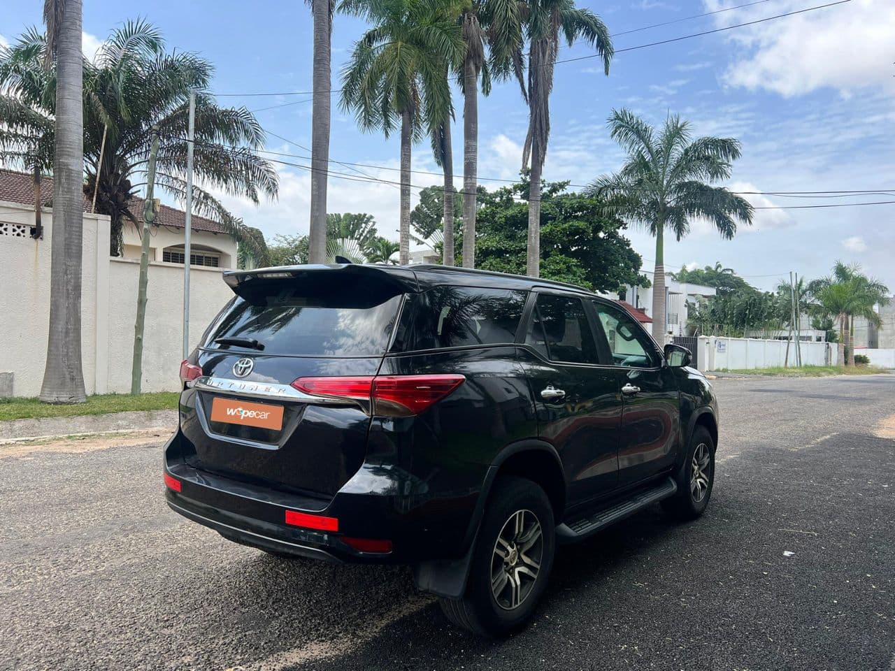 Toyota Fortuner — photo 7