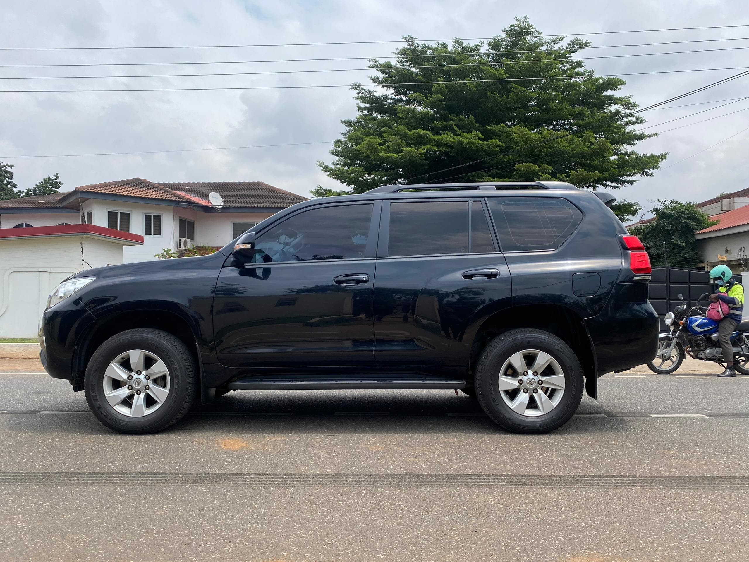 Toyota Land Cruiser Prado — photo 4