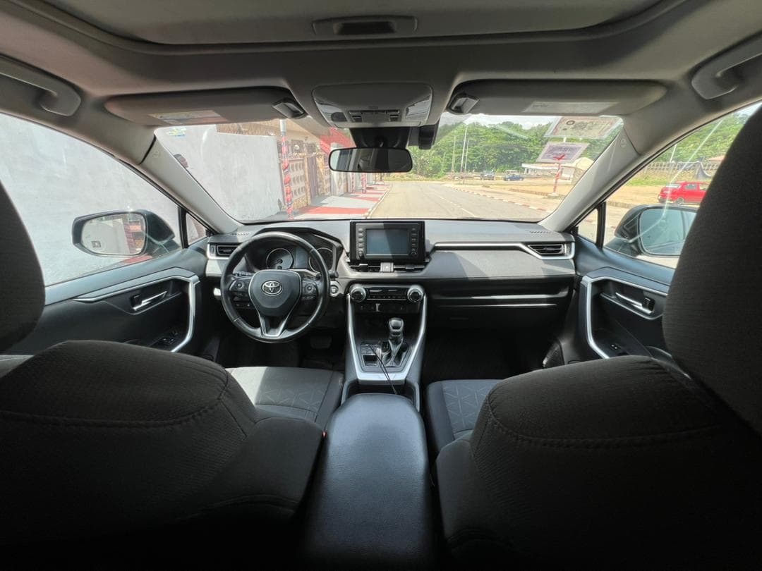 Toyota RAV4 — photo 10