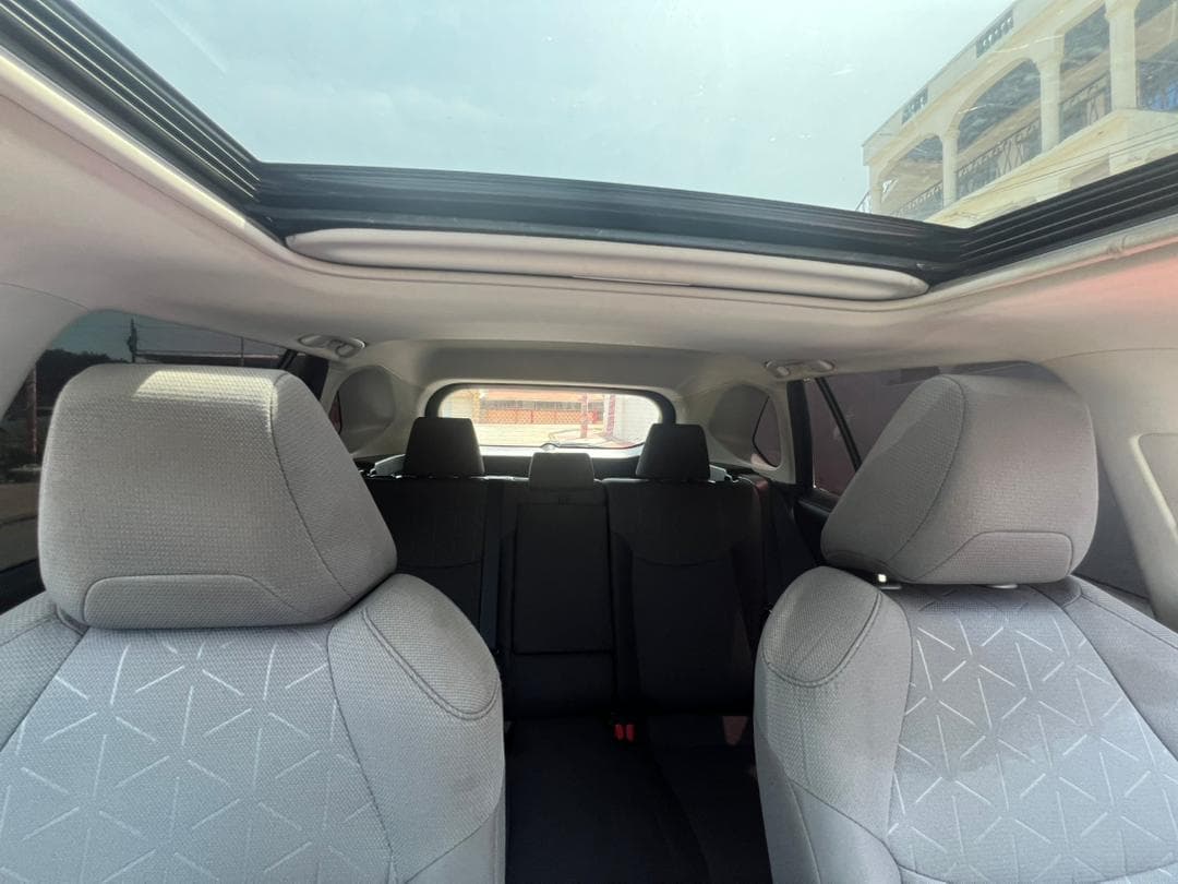 Toyota RAV4 — photo 11