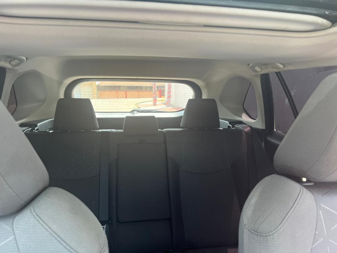 Toyota RAV4 — photo 12