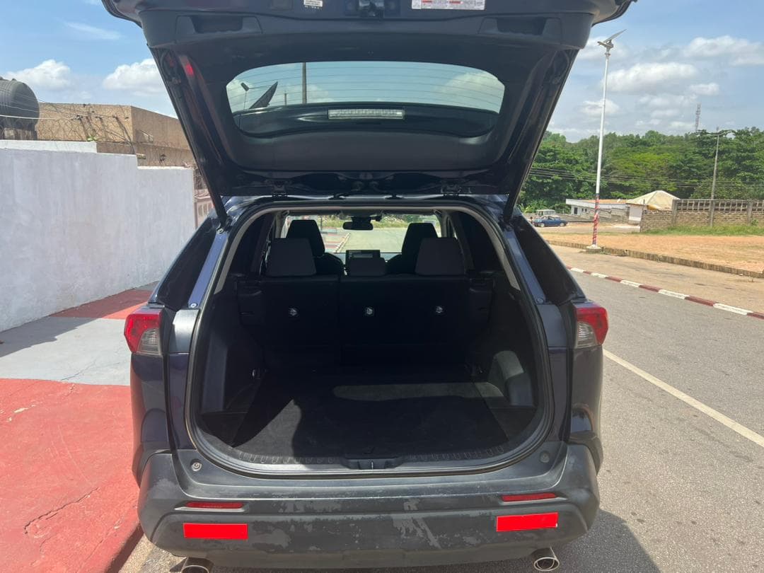 Toyota RAV4 — photo 14