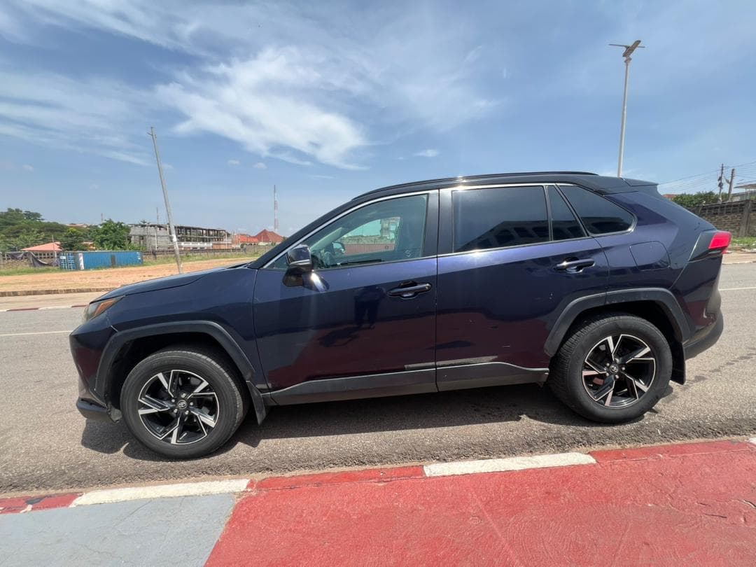 Toyota RAV4 — photo 4