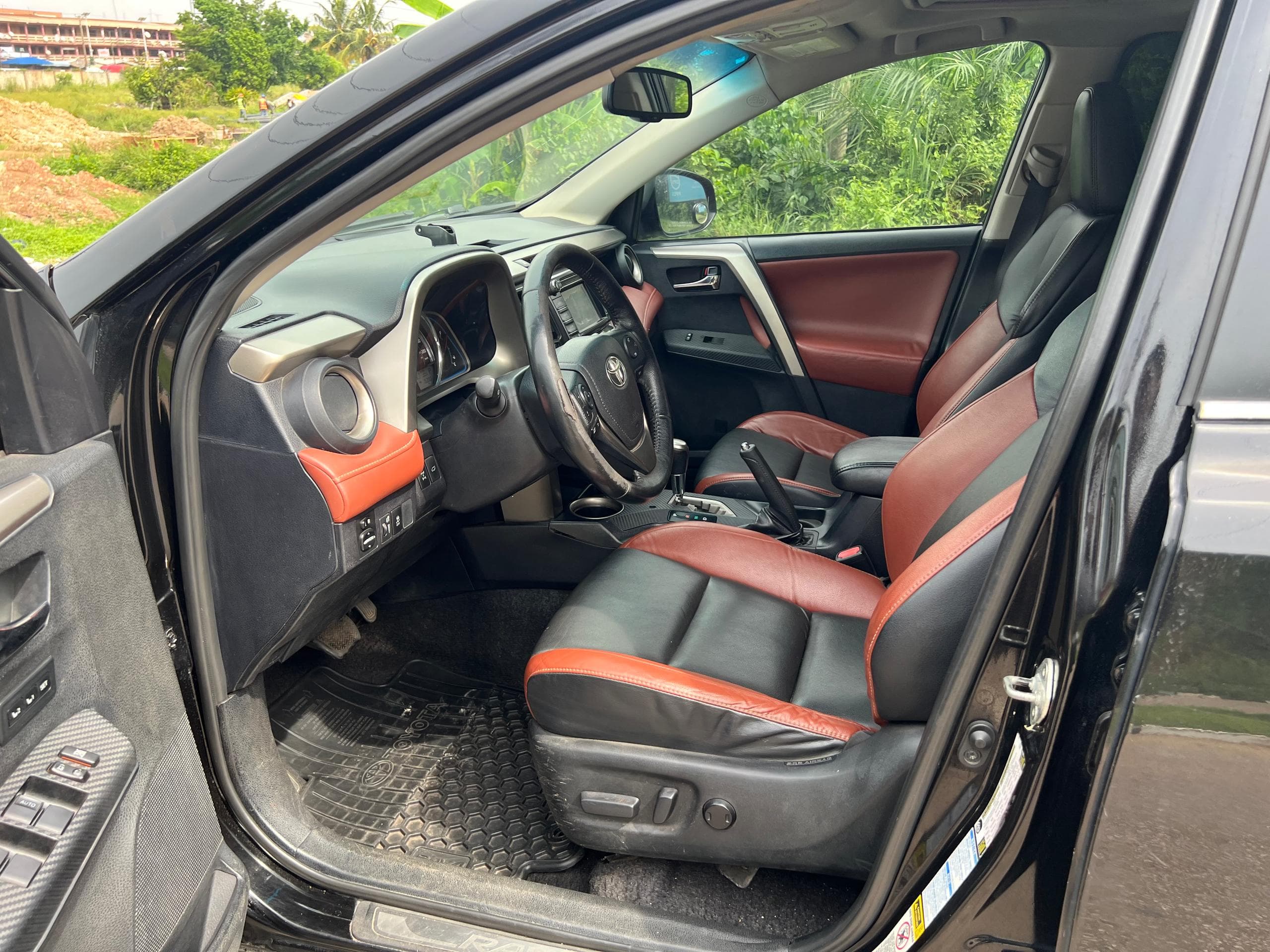Toyota RAV4 — photo 12