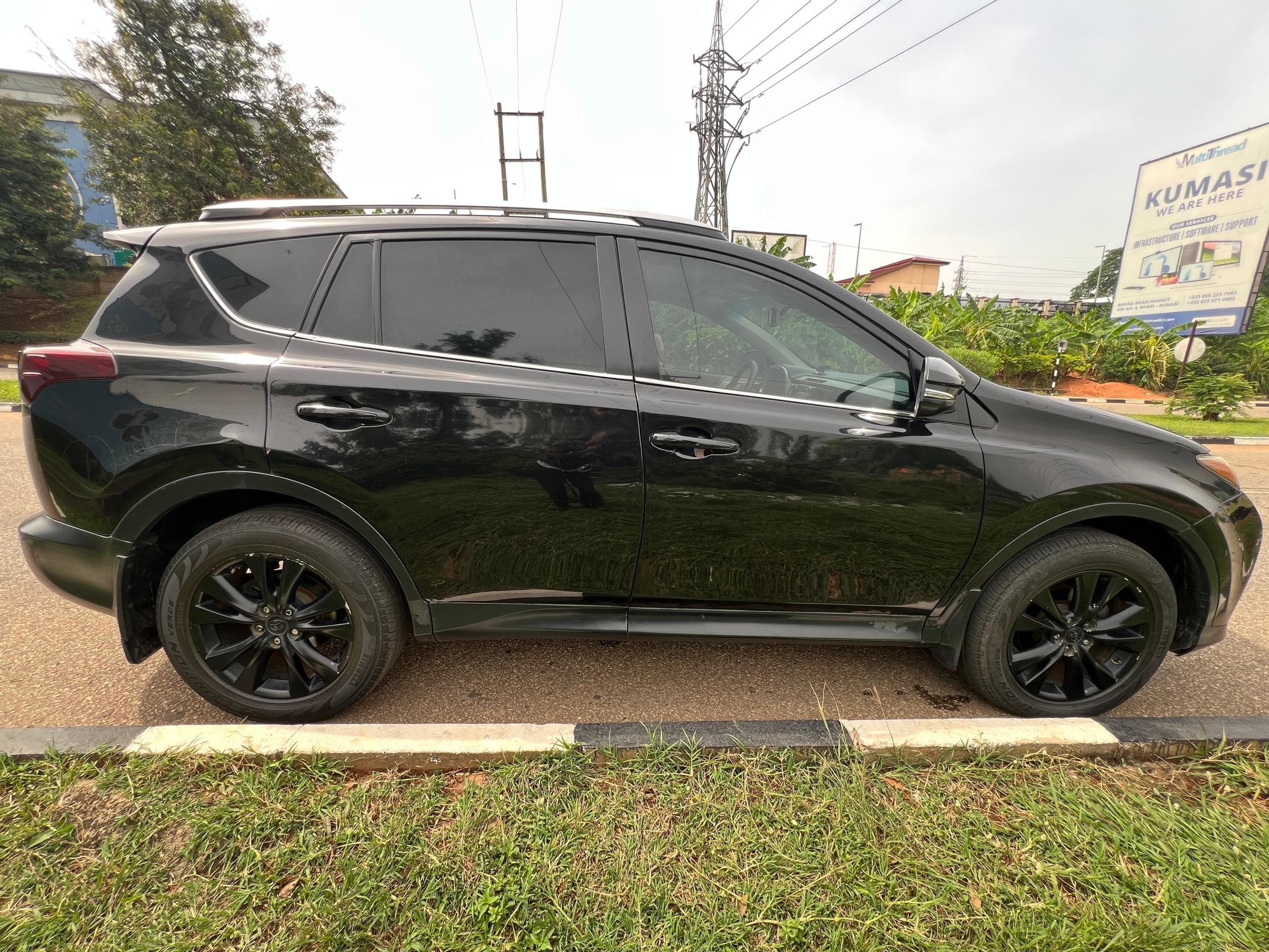 Toyota RAV4 — photo 8