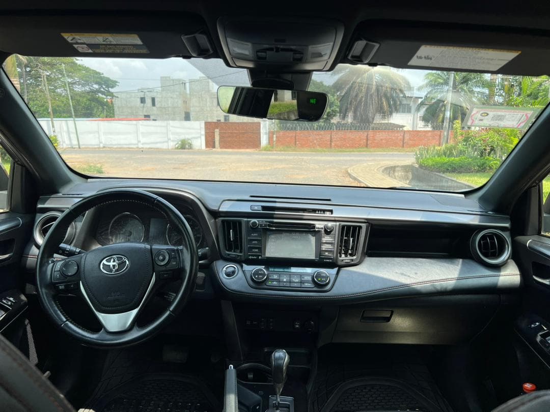 Toyota RAV4 — photo 10