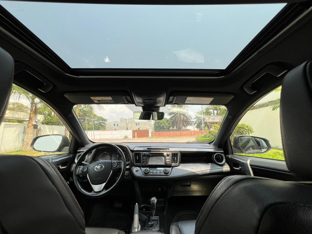 Toyota RAV4 — photo 11