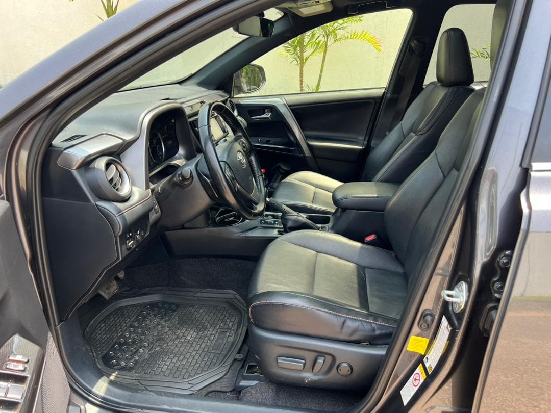 Toyota RAV4 — photo 14