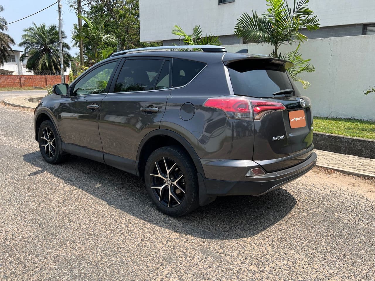 Toyota RAV4 — photo 5