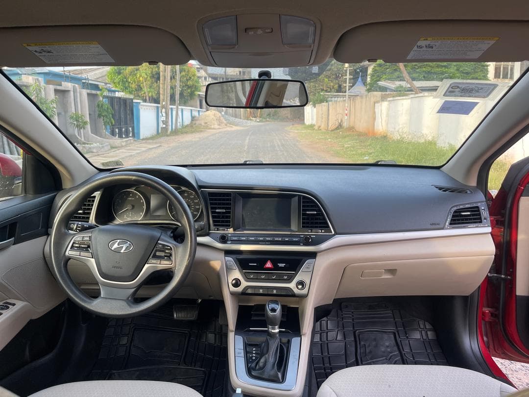 Hyundai Elantra — photo 10