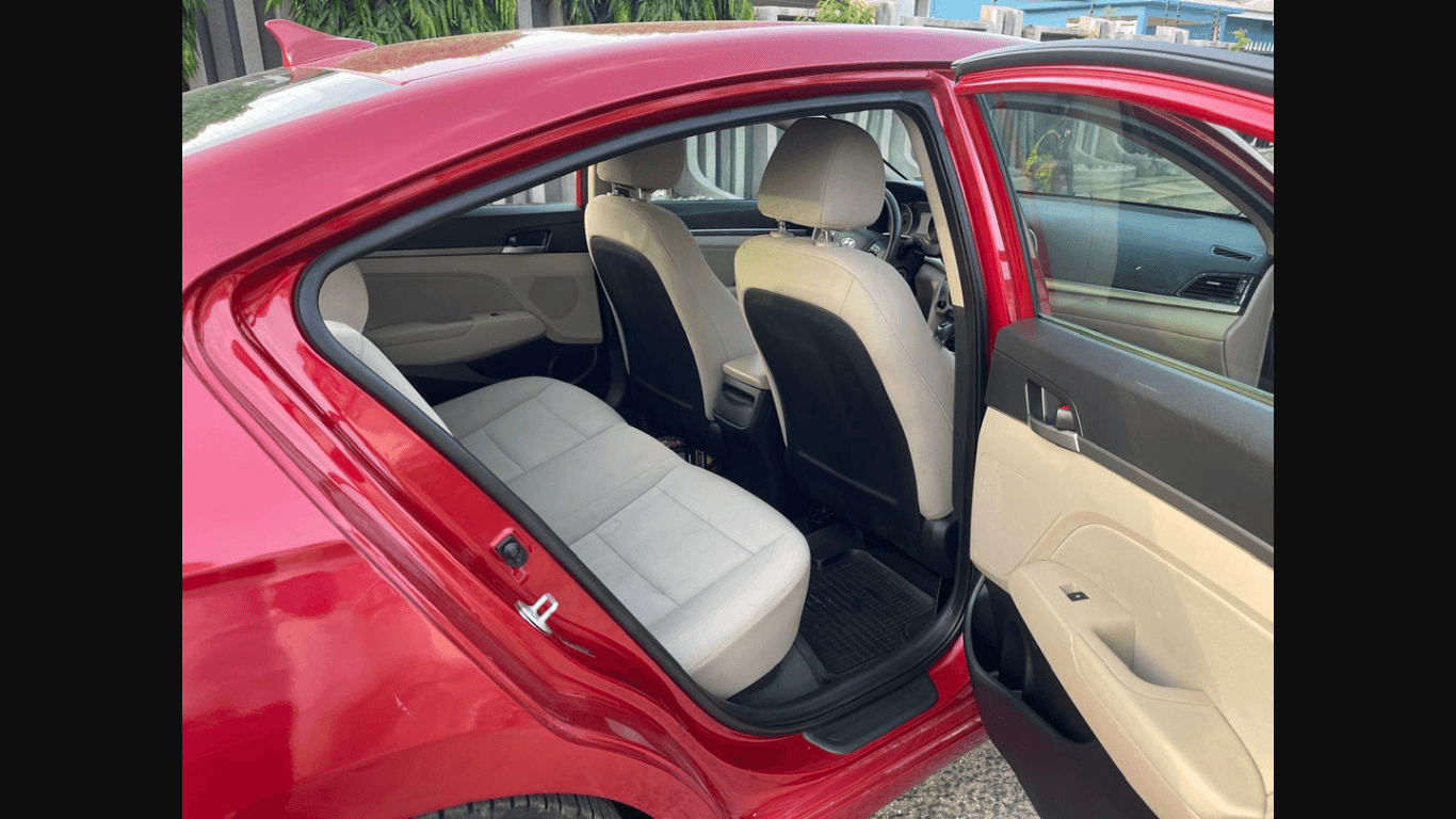 Hyundai Elantra — photo 11