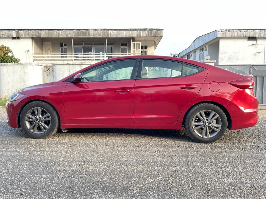 Hyundai Elantra — photo 4