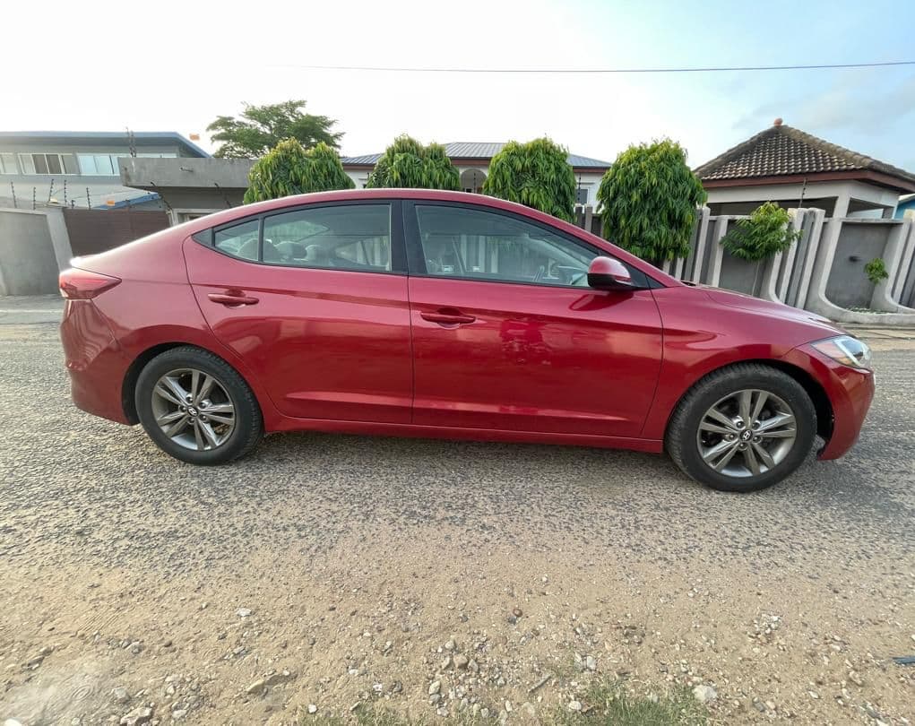 Hyundai Elantra — photo 8