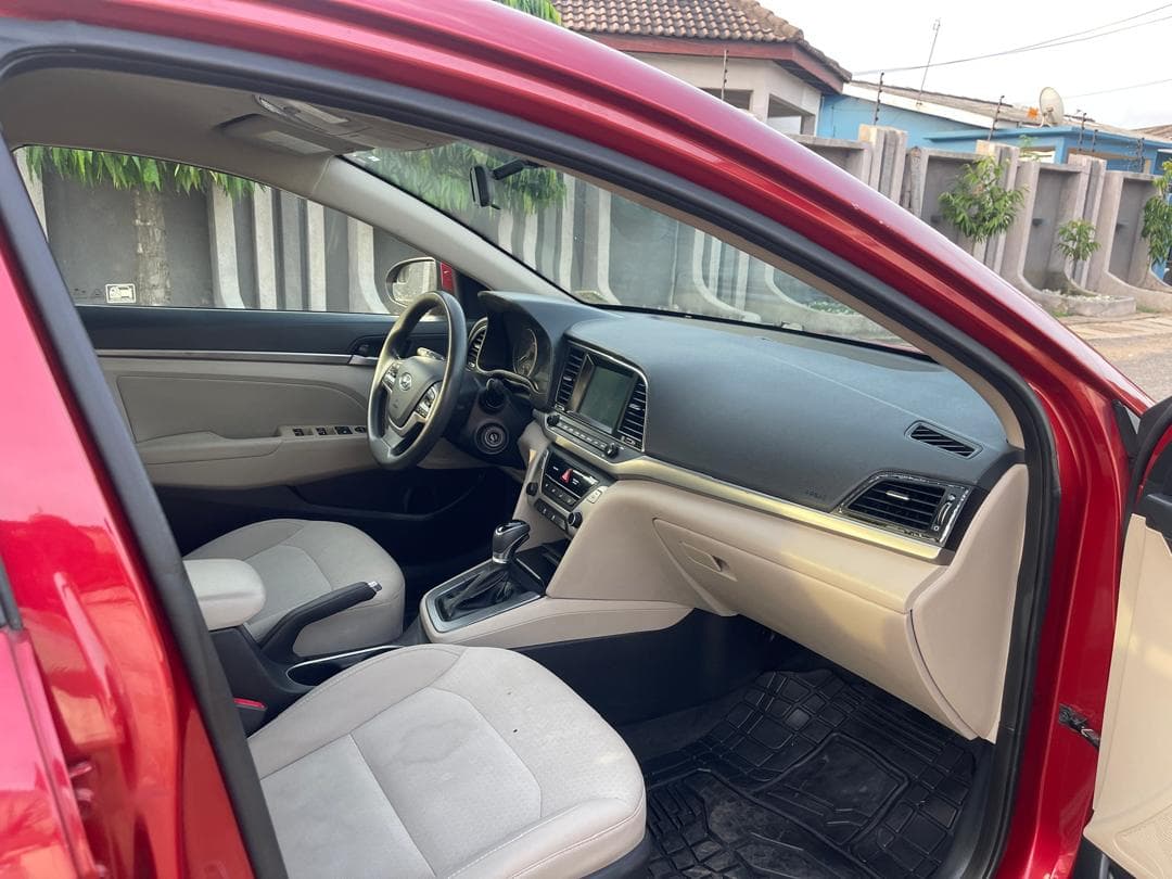 Hyundai Elantra — photo 9