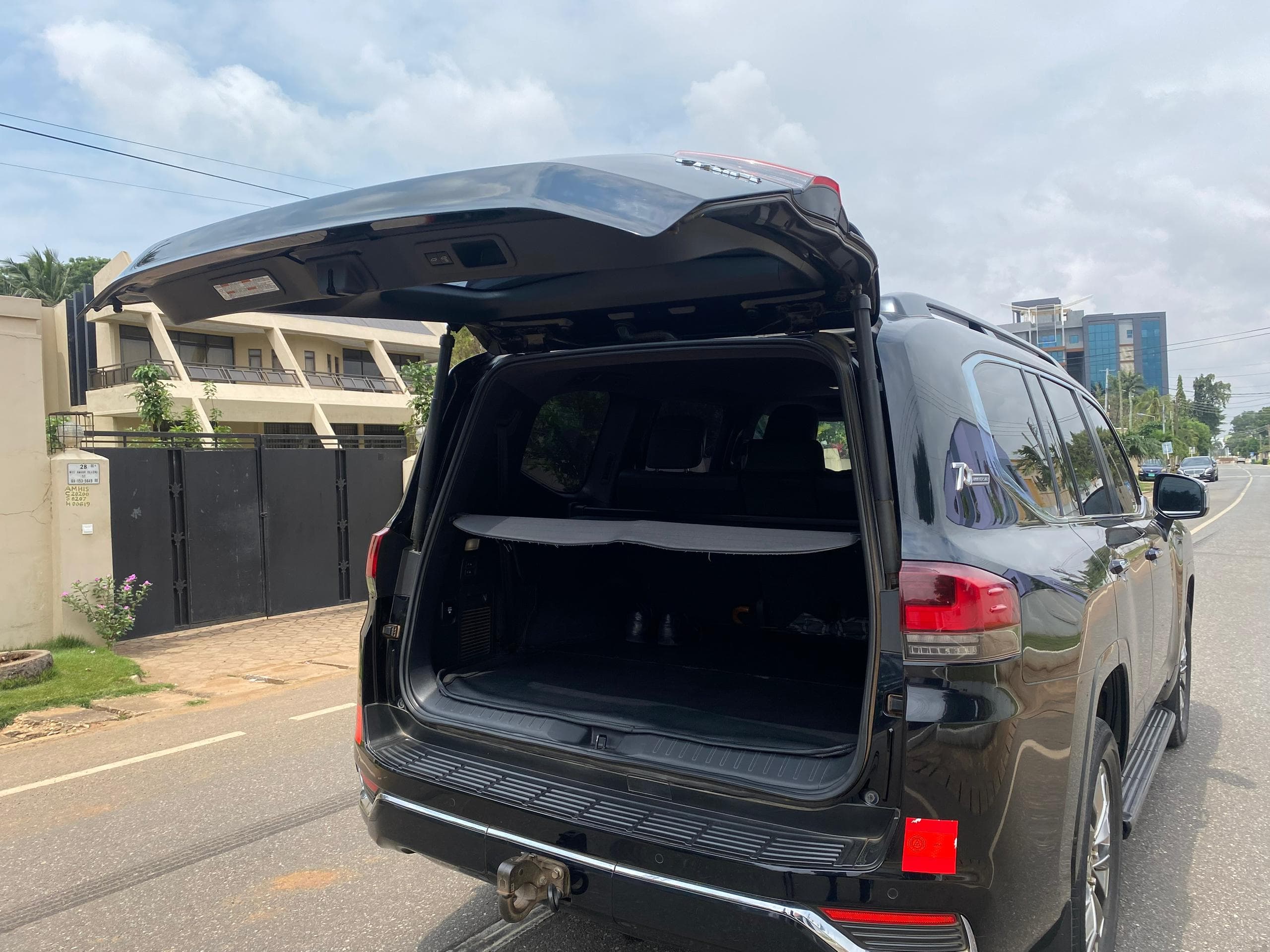Toyota Land Cruiser V8 — photo 7