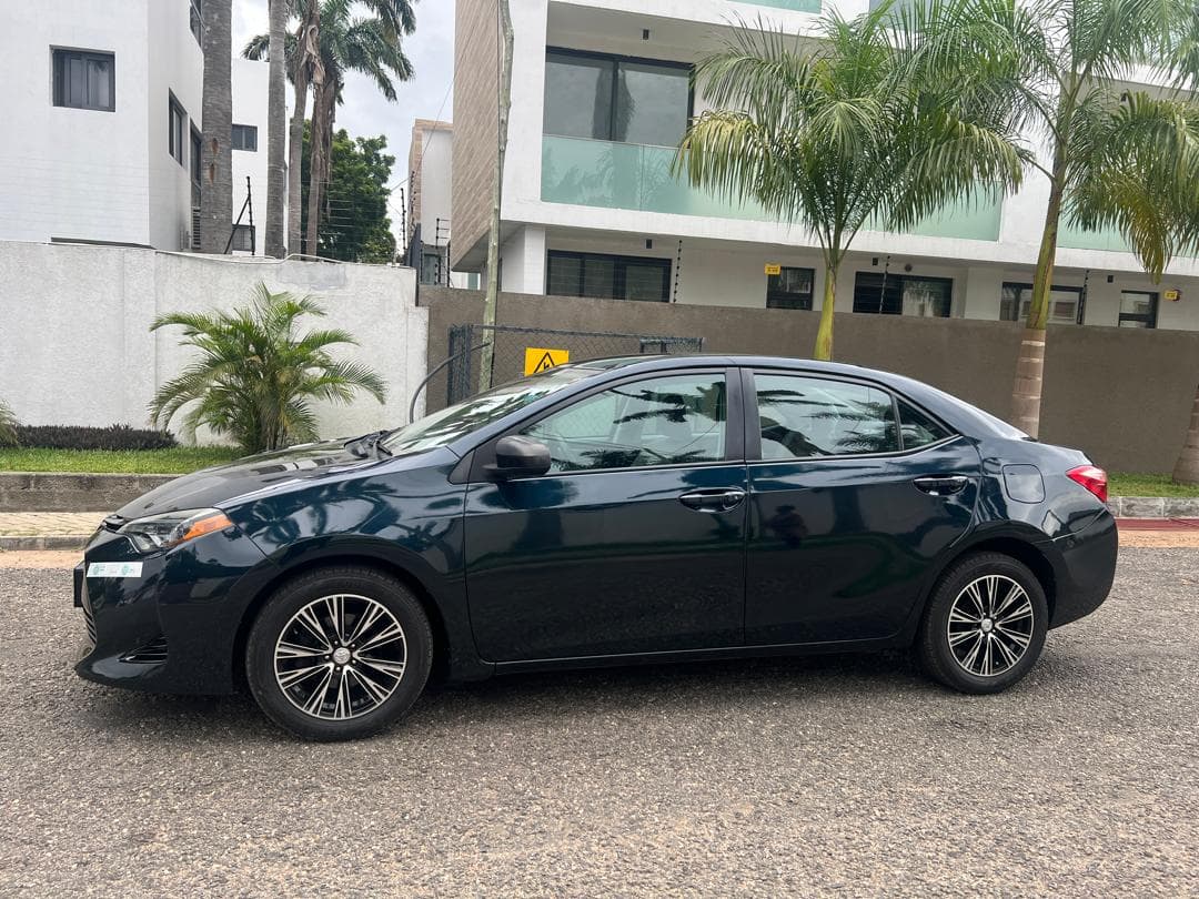 Toyota Corolla — photo 3
