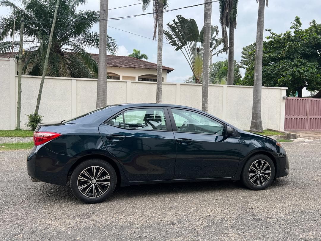 Toyota Corolla — photo 5