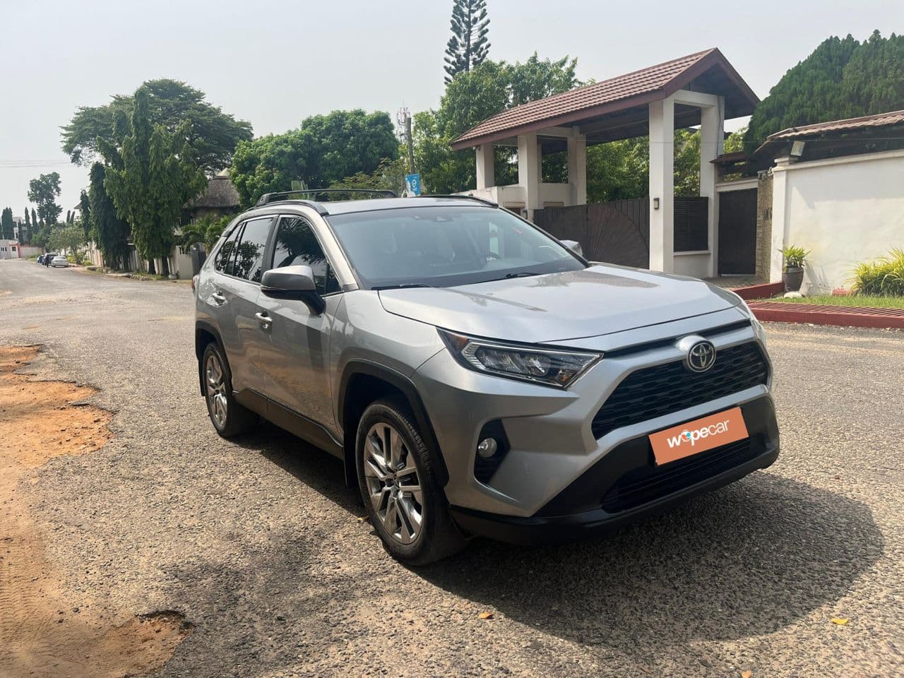 Toyota RAV4 — photo 1