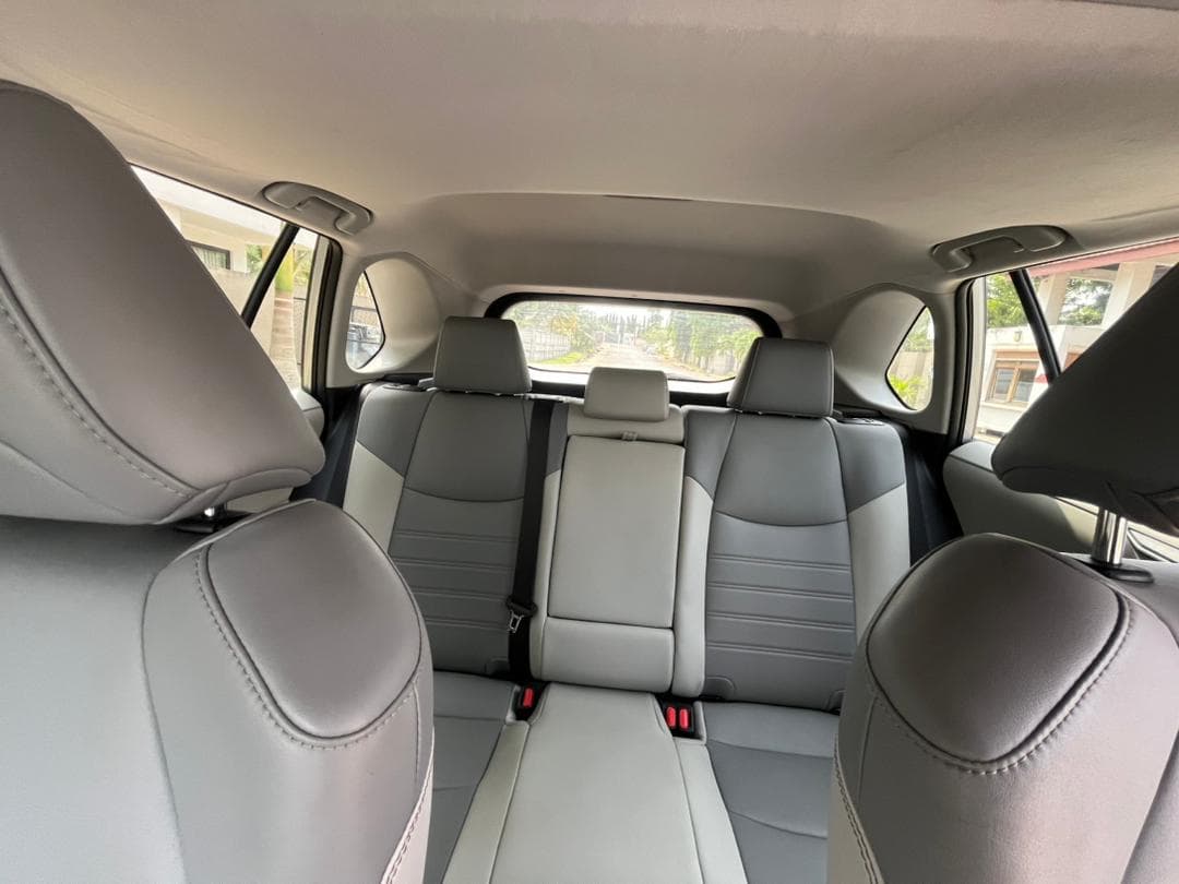 Toyota RAV4 — photo 12