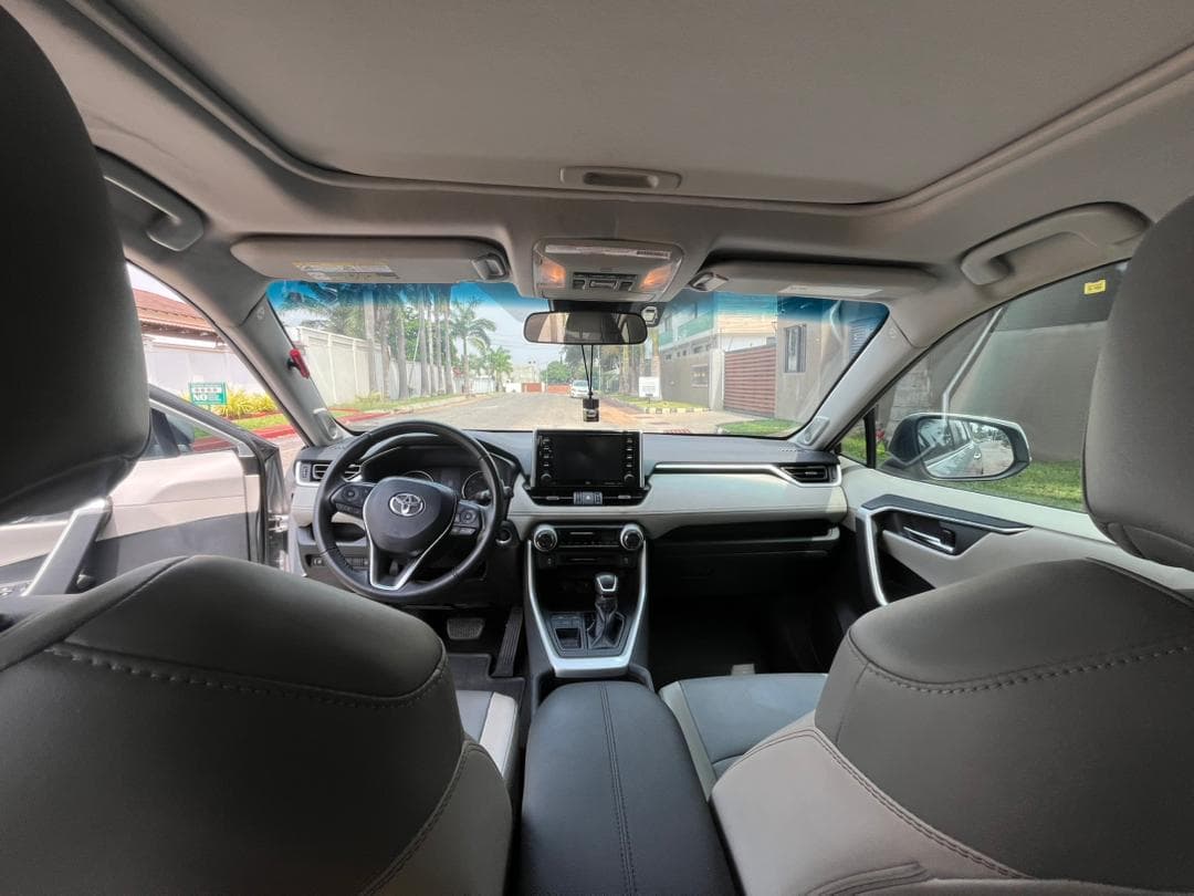 Toyota RAV4 — photo 13