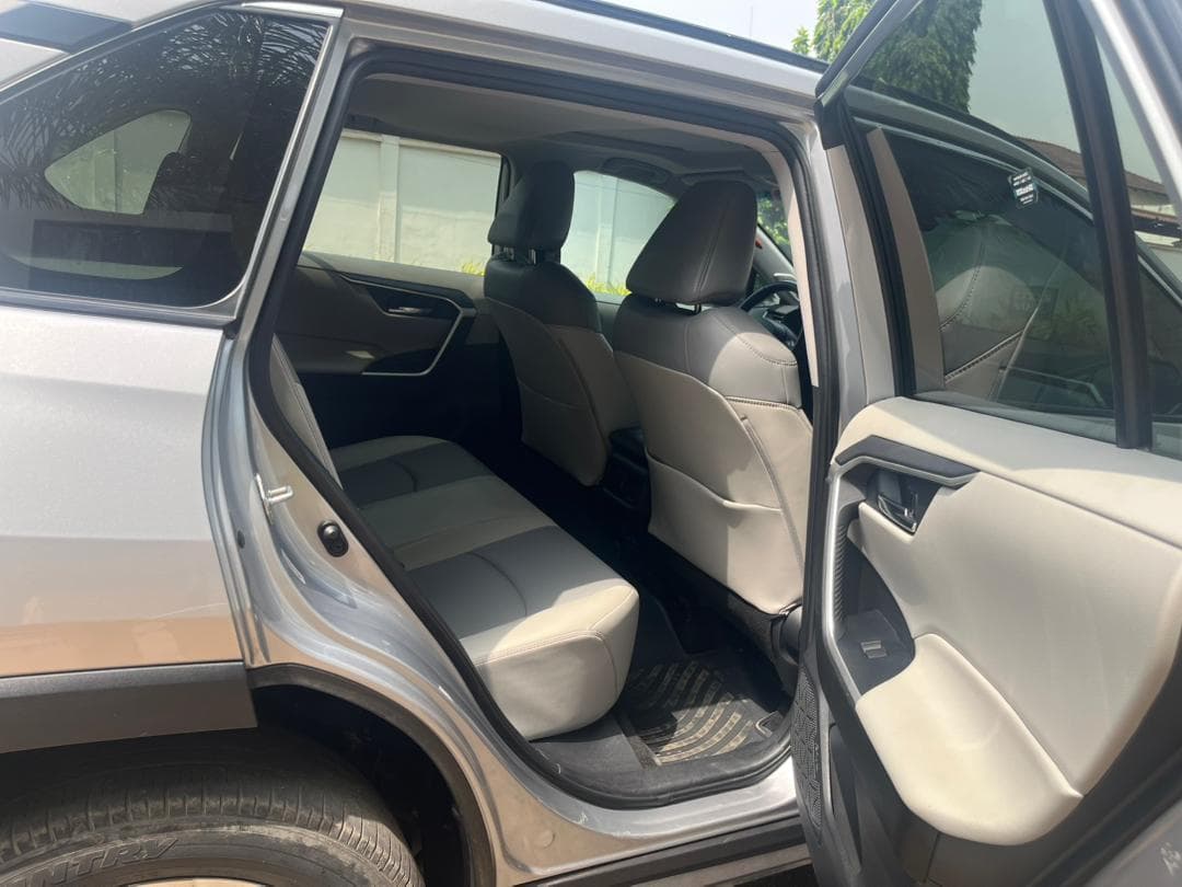 Toyota RAV4 — photo 15