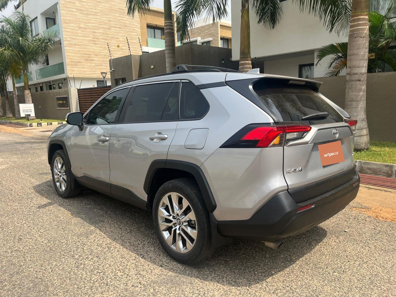 Toyota RAV4 — photo 5
