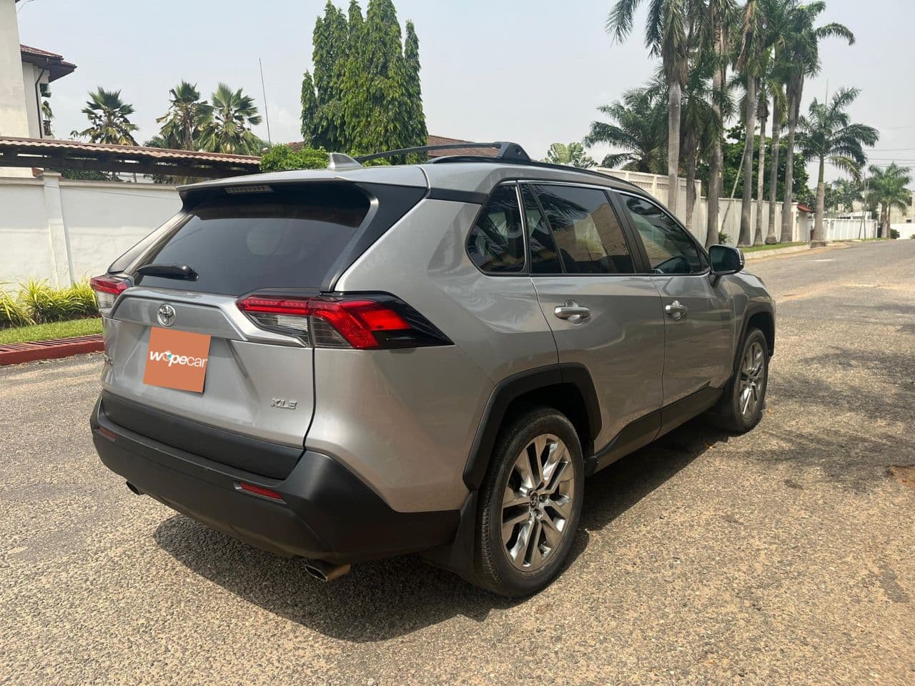 Toyota RAV4 — photo 7