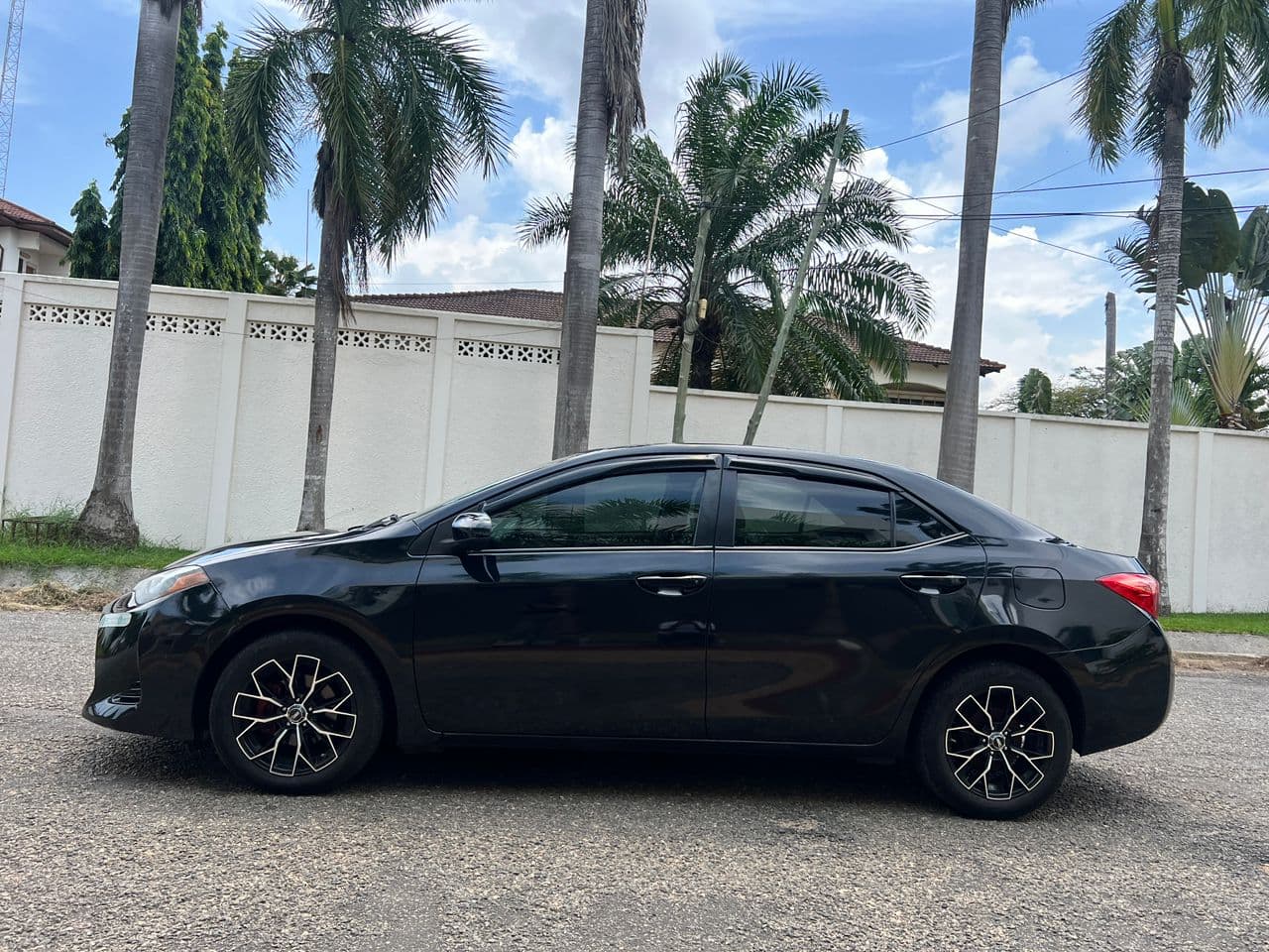 Toyota Corolla — photo 3